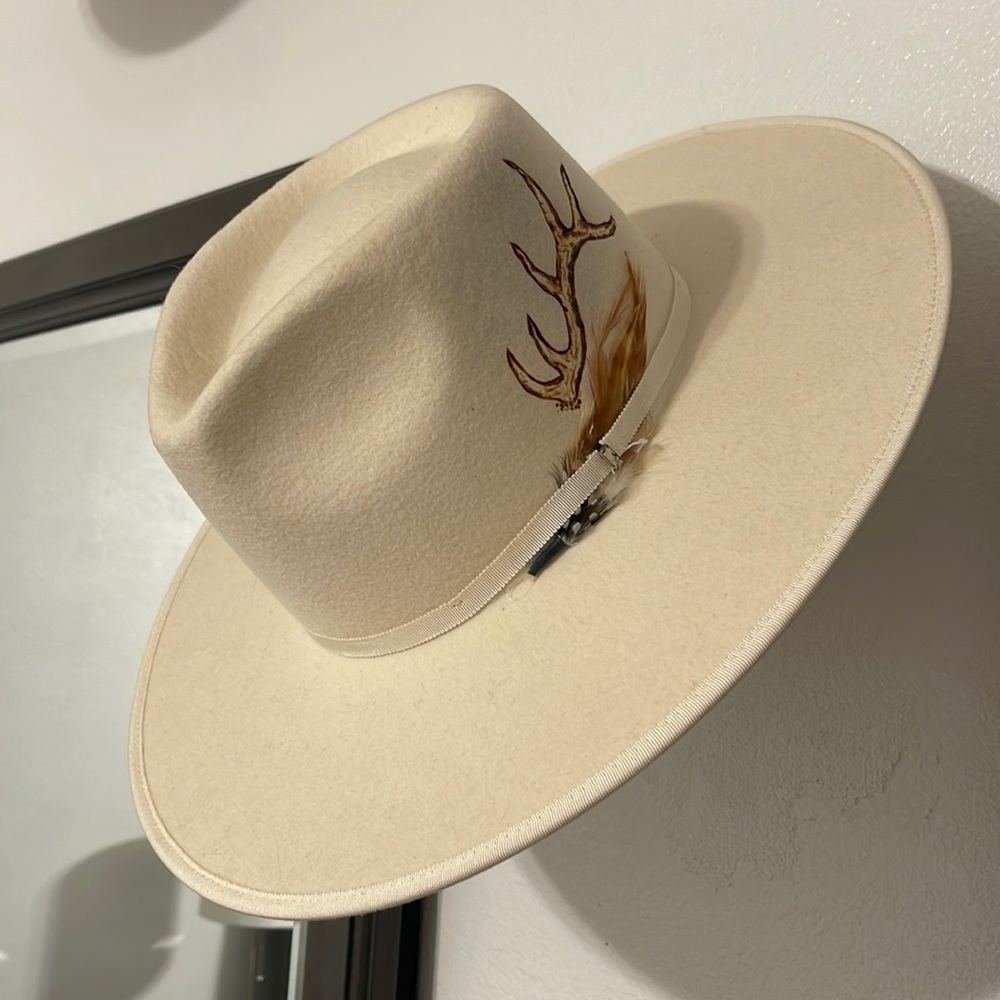 Custom women’s white felt wide brim hat.